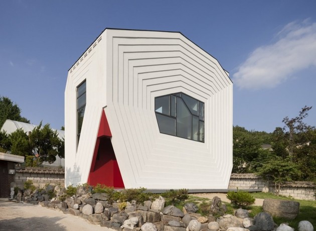 modern-geometric-house-with-surprising-spiral-stair-interiors-3.jpg
