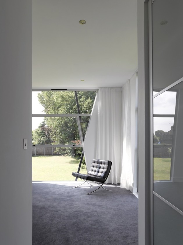 angular-lines-greyscale-color-define-british-abode-14-hallway-seat.jpg