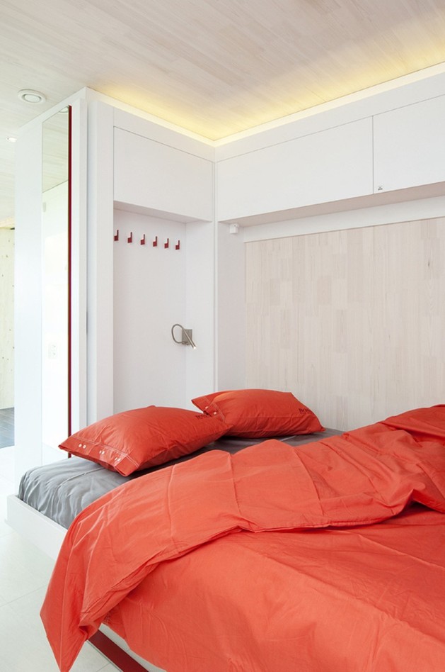 compact-addition-transforms-into-guesthouse-shed-bedroom.jpg