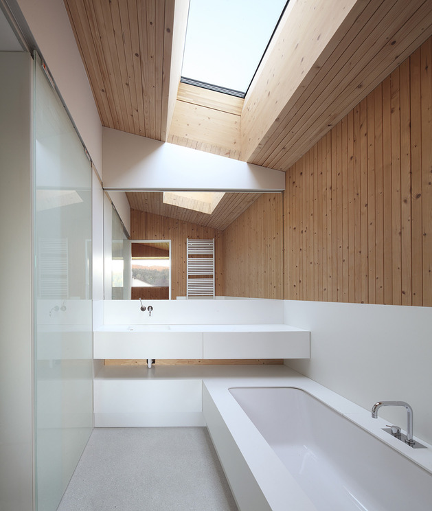 energy-efficient-house-pollution-free-construction-quadruple-windowglazing-8-washroom.jpg