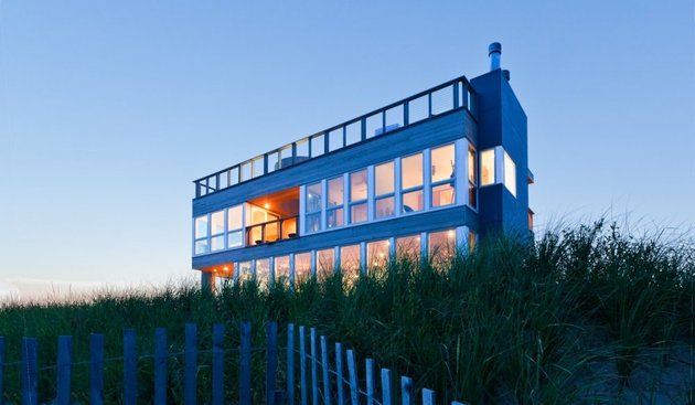 glass gives long island seashore house side front view thumb 630x367 14395 Prefab Gives Long Island Seashore Home Focus and View