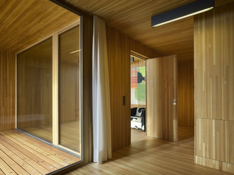 hillside-home-wood-frame-construction-concrete-facade-10-bedroom.jpg