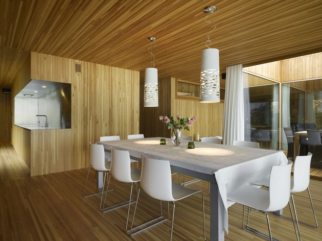 hillside-home-wood-frame-construction-concrete-facade-4-dining.jpg