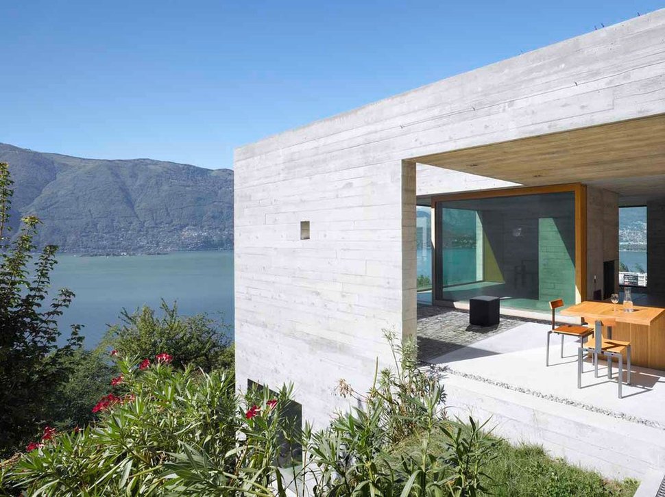 minamalist-concretehome-showcases-stunning-views-and-contemporaryliving-4-patio.jpg