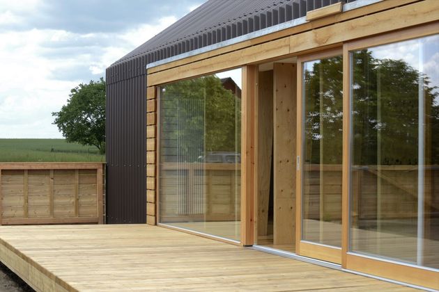modern-open-concept-homestead-centralcourtyard-germany-10-deck.jpg