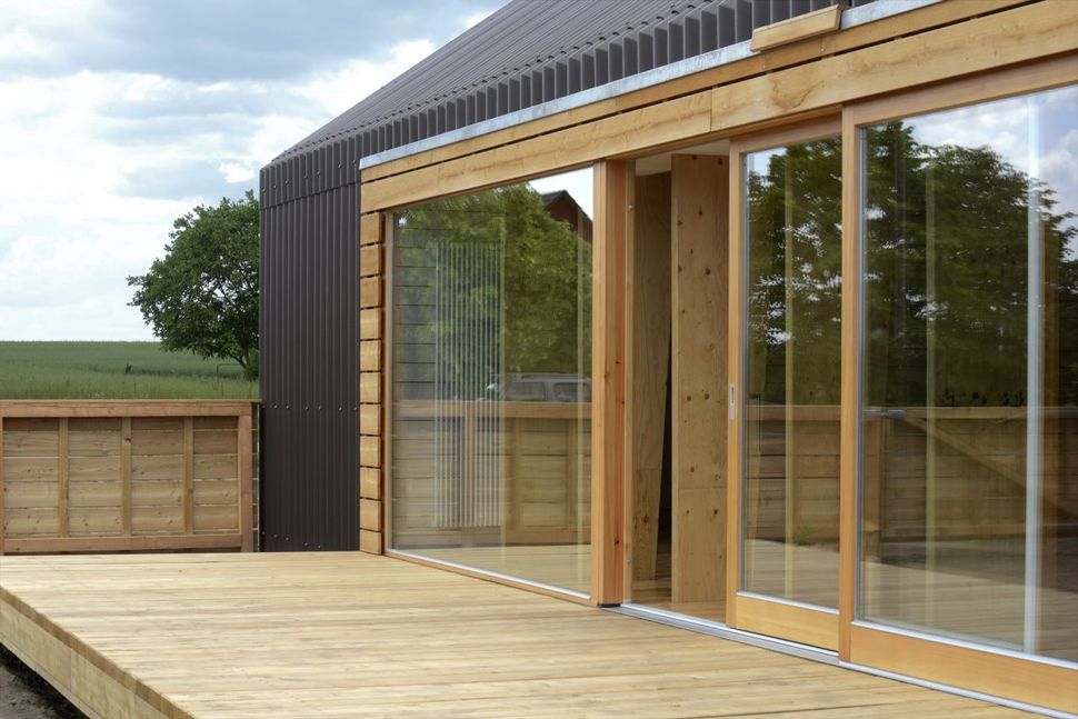 modern-open-concept-homestead-centralcourtyard-germany-10-deck.jpg