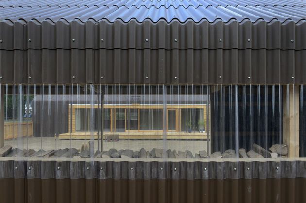 modern-open-concept-homestead-centralcourtyard-germany-12-plastic-window.jpg