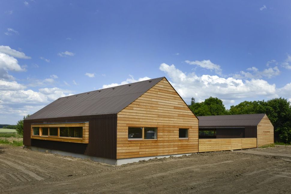 modern-open-concept-homestead-centralcourtyard-germany-15-westside.jpg