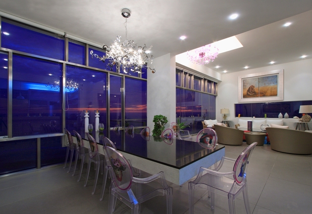 alvarez-beach-house-peru-visual-masterpiece-1-dining.jpg