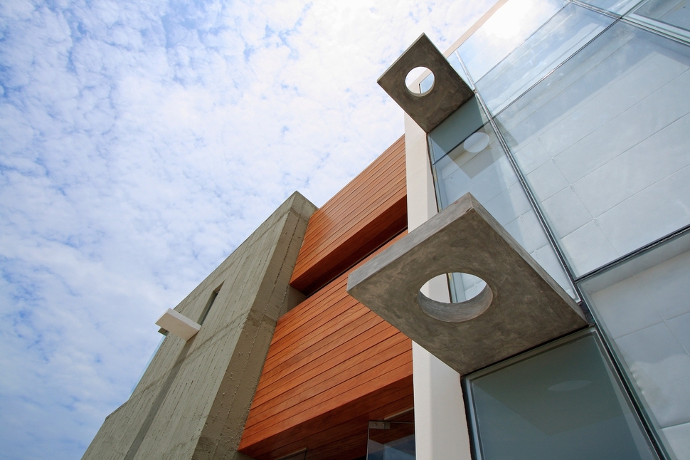 casa-cc-playa-misterio-peru-doubles-up-design-elements-16-facade-detail.jpg