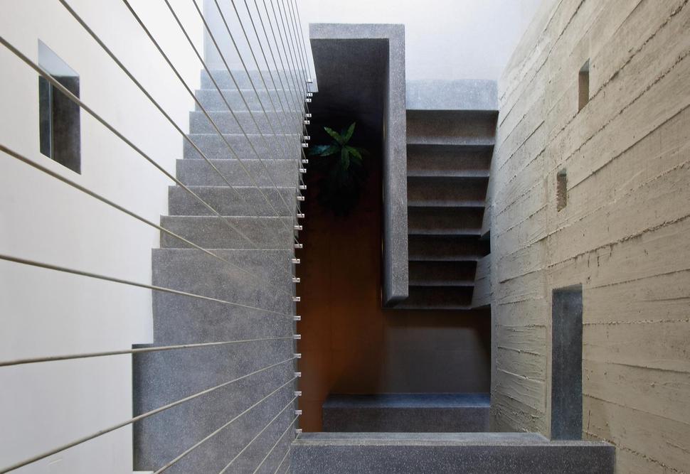 casa-cc-playa-misterio-peru-doubles-up-design-elements-18-stairwell.jpg