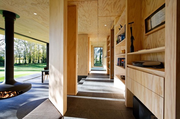 cloudy-bay-shack-new-zealand-designed-indoor-outdoor-entertaining-6-plywood-wall.jpg