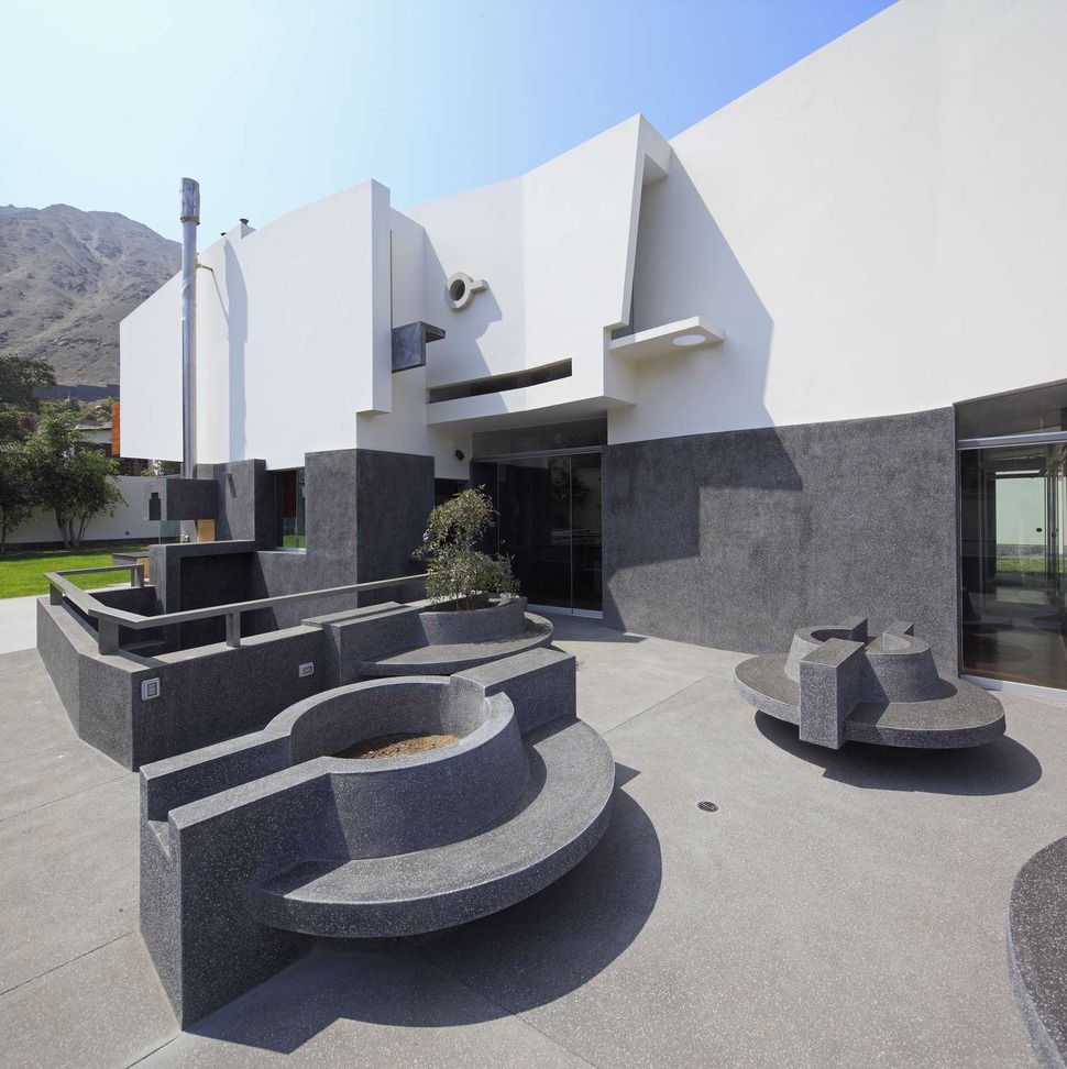 creatively-cool-dual-cantilevered-house-peru-10-benches.jpg