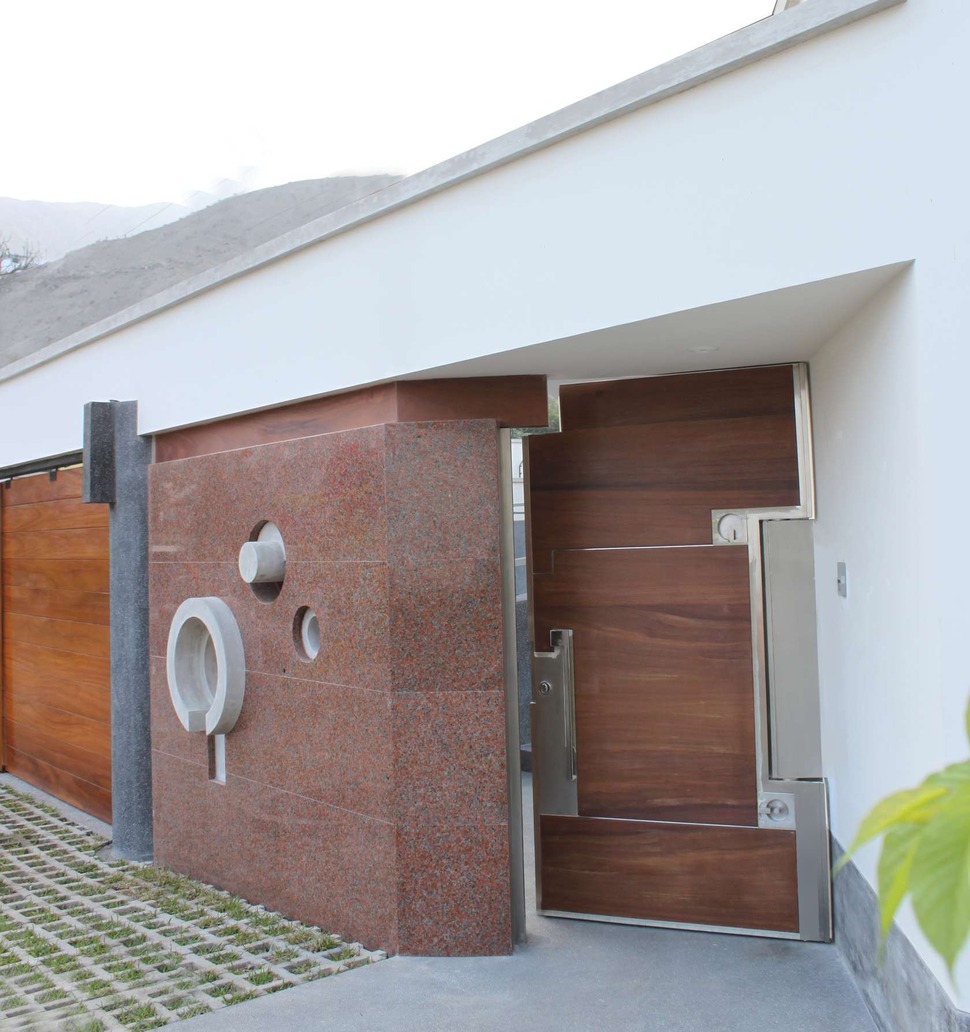 creatively-cool-dual-cantilevered-house-peru-15-doorside-pattern-match.jpg