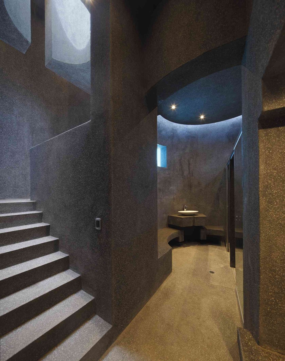 creatively-cool-dual-cantilevered-house-peru-22-circular-bathroom-bottom-far.jpg