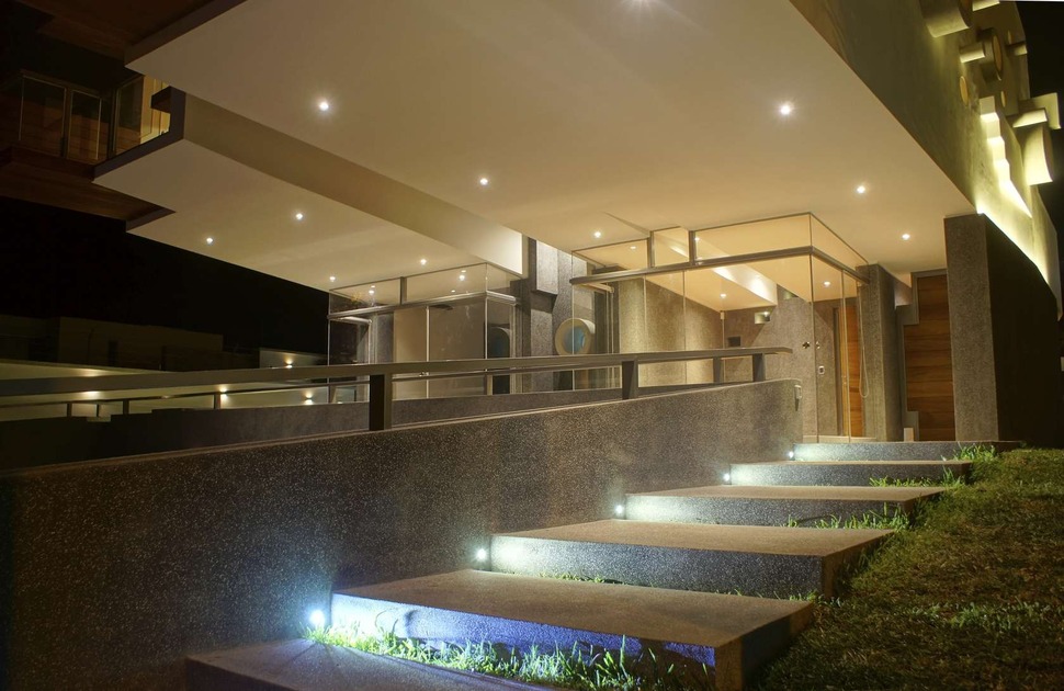 creatively-cool-dual-cantilevered-house-peru-5-front-entryway.jpg