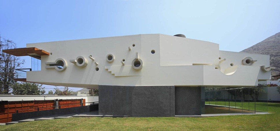 creatively-cool-dual-cantilevered-house-peru-6-patterned-side.jpg
