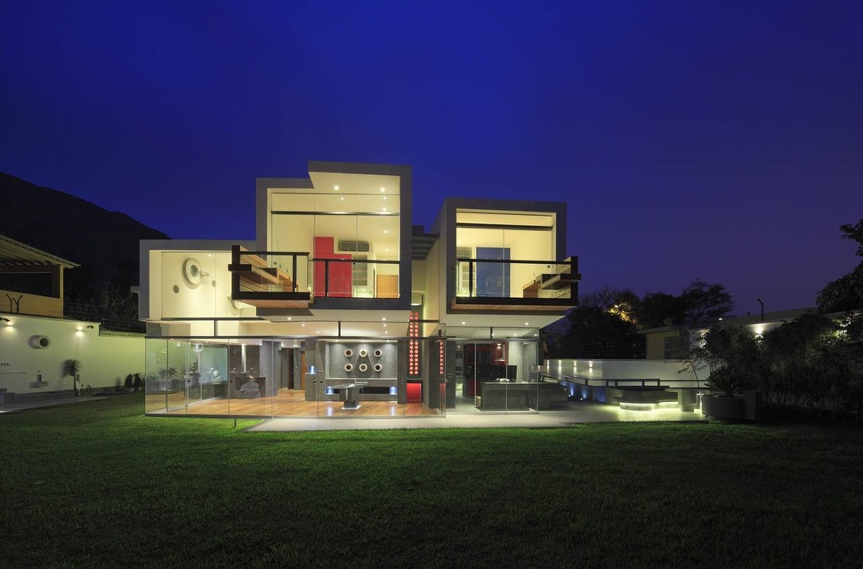 creatively-cool-dual-cantilevered-house-peru-9-rear-straight-on.jpg