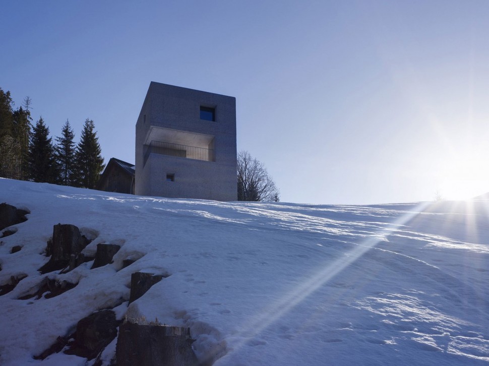 cubic-concrete-mountain-cabin-by-marte.marte-architekten-3.jpg