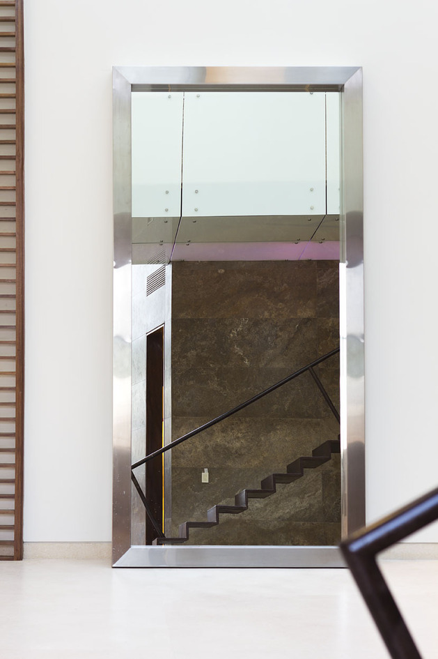 diverse-luxury-touches-within-complex-open-house-design-11-stairs-mirror.jpg