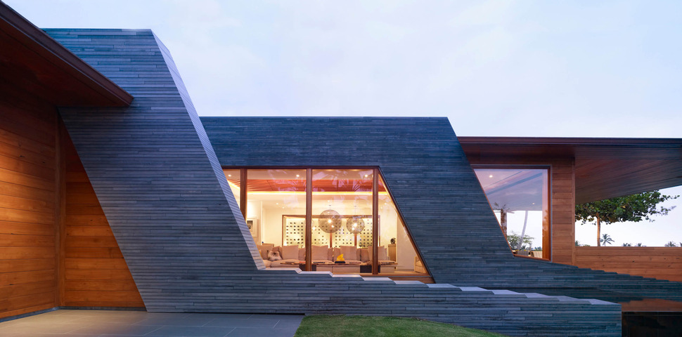 eco-friendly-kona-home-hawaiian-craftsmanship-modern-details-2-facade.jpg