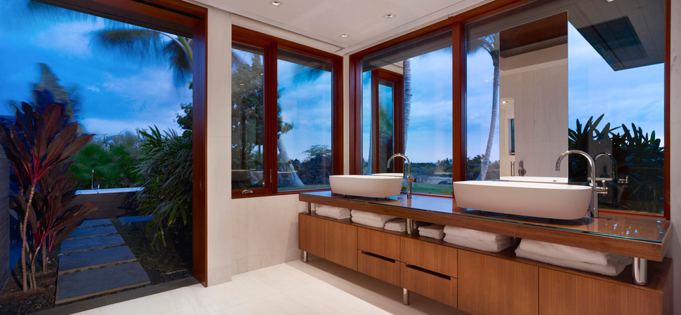 eco-friendly-kona-home-hawaiian-craftsmanship-modern-details-20-bath.jpg