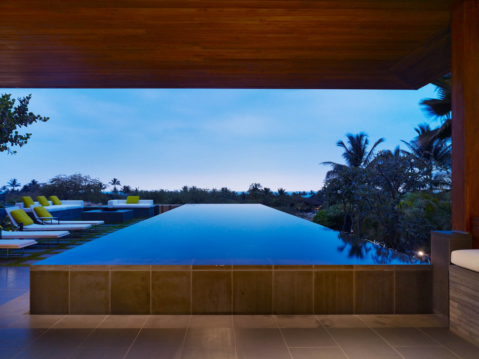 eco-friendly-kona-home-hawaiian-craftsmanship-modern-details-4-pool.jpg