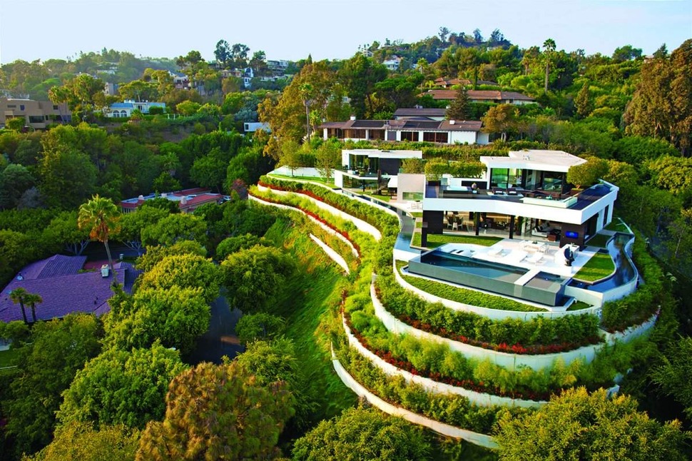 extravagant-contemporary-beverly-hills-mansion-with-creatively-luxurious-details-1-full.jpg