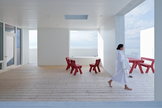 fogo-island-inn-offers-design-inspiration-modern-lifestyles- 7-deck.jpg