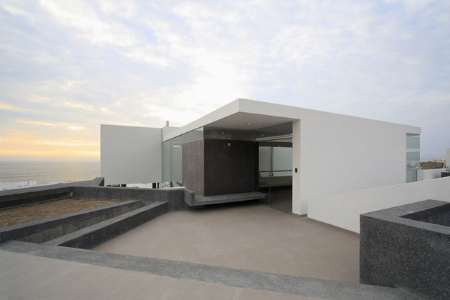 geometric-beach-house-with -floating-glazed-upper-floor-6.jpg