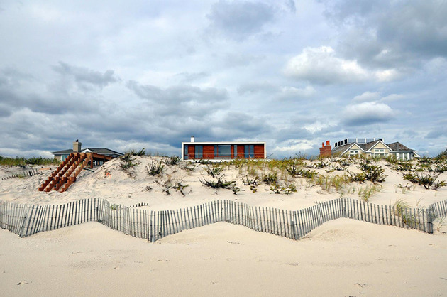 hamptons-beach-house-with-elegant-metal-screen-1.jpg