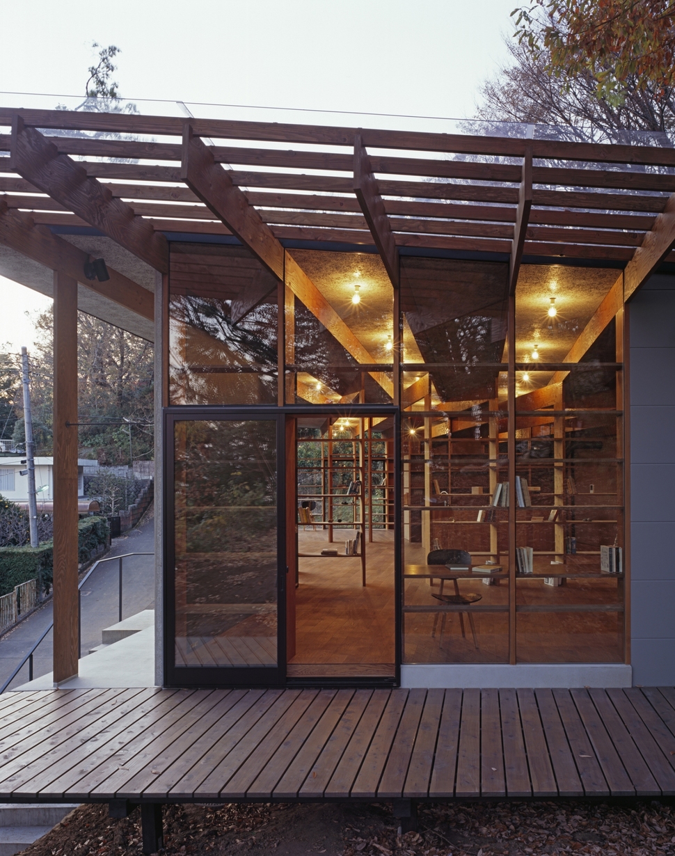 japanese-residence-with-wood-and-glass-geometry-13.jpg
