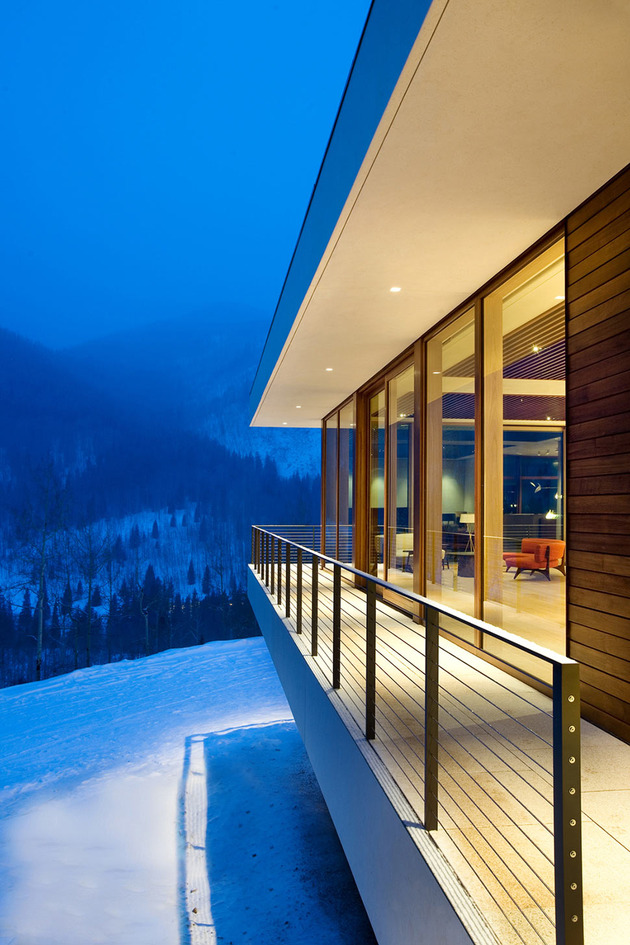 linear-mountain-house-of-wood-glass-and-chalet-charm-15.jpg