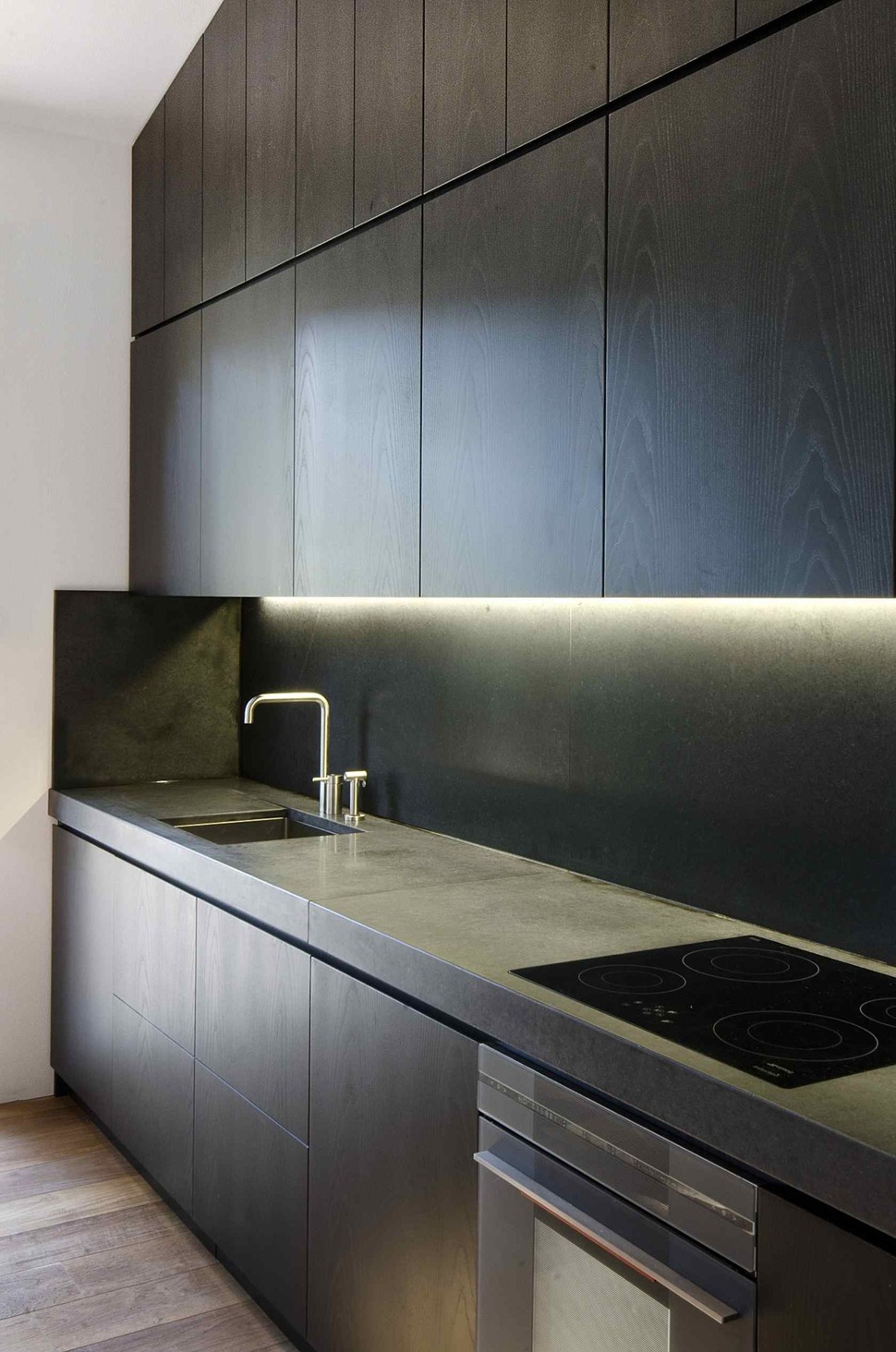 minimal-italian-home-blends-unique-stone-wood-finishes-14-kitchen-appliances.jpg