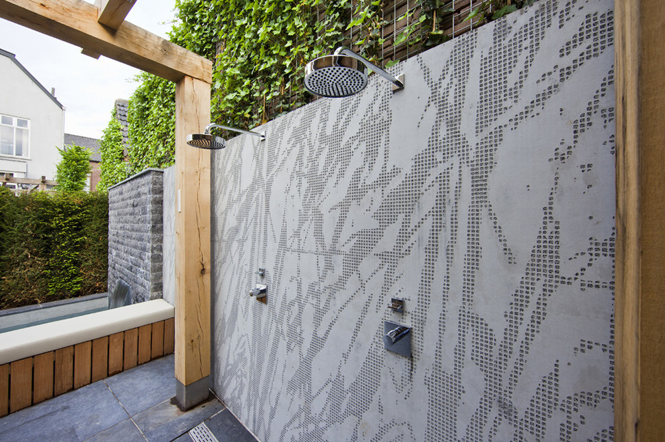 netherlands-wellness-centre-luxurious-indoor-outdoor-spa-choices-12-hot-tub-shower-detail.jpg