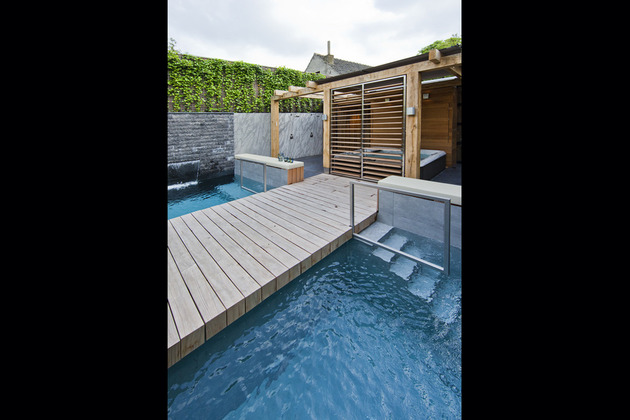netherlands-wellness-centre-luxurious-indoor-outdoor-spa-choices-3-hot-tub-walkway.jpg