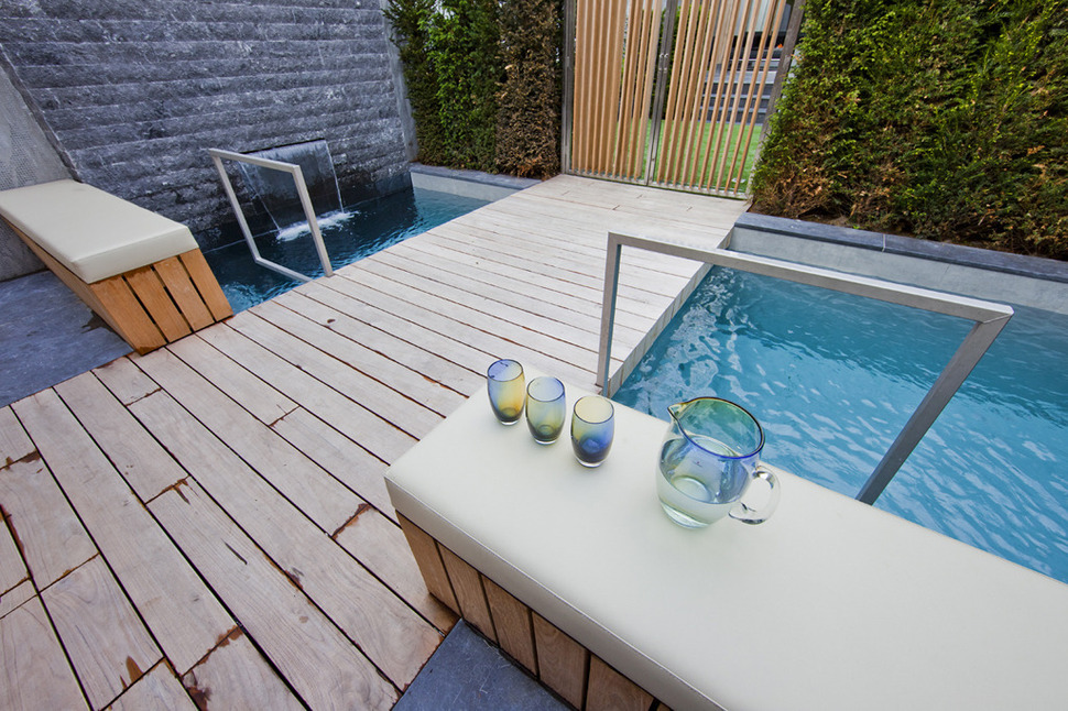 netherlands-wellness-centre-luxurious-indoor-outdoor-spa-choices-4-pool-walkway.jpg