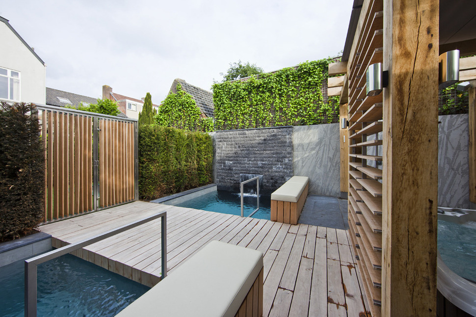 netherlands-wellness-centre-luxurious-indoor-outdoor-spa-choices-5-pool-walkway.jpg