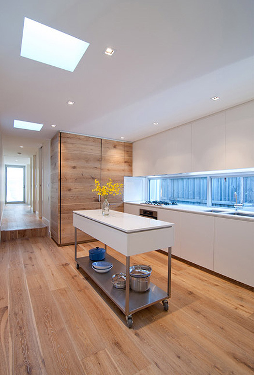 rachcoff-vella-architecture-warms-up-modern-homes-australia-wood-details-11-kitchen3.jpg