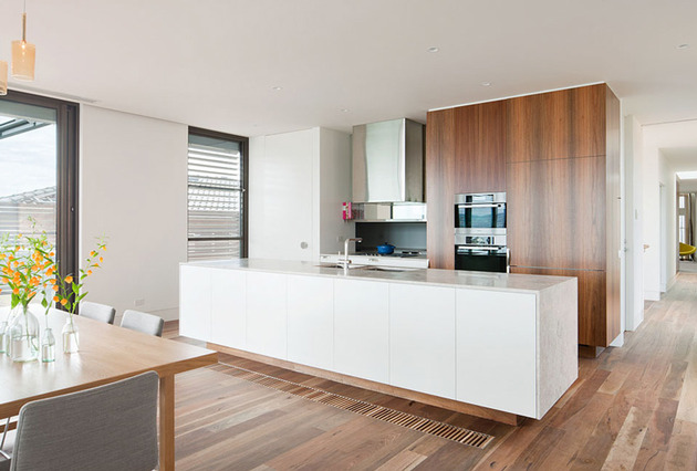 rachcoff-vella-architecture-warms-up-modern-homes-australia-wood-details-9-kitchen2.jpg
