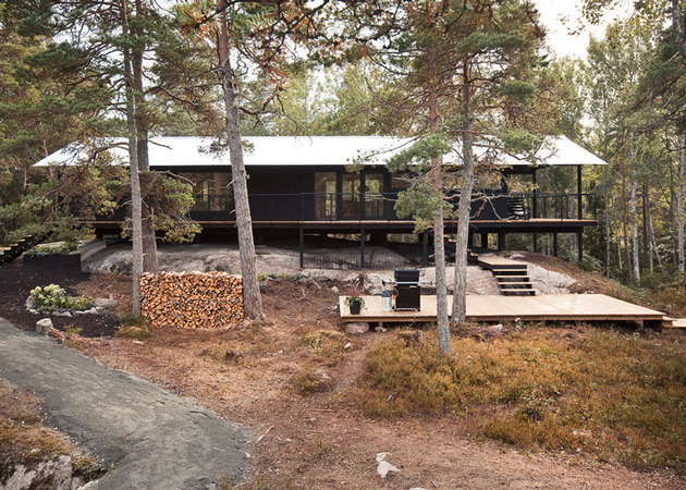single-storey-summer-house-overlooks-forested-gorge-sweden-3-garden-deck.jpg