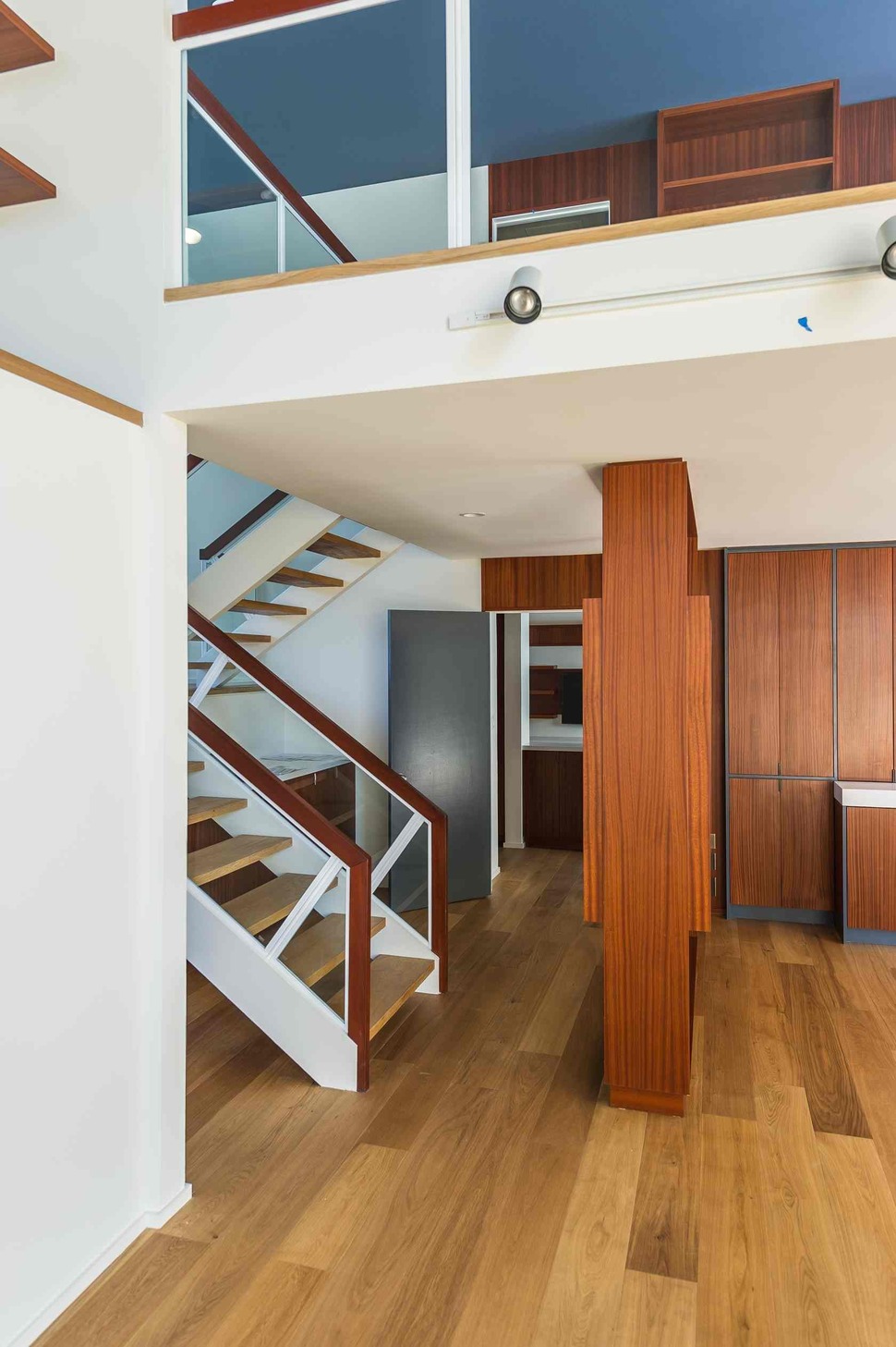 skillful-renovation-iconic-mid-century-los-angeles-residence-17-corner-stairs.jpg