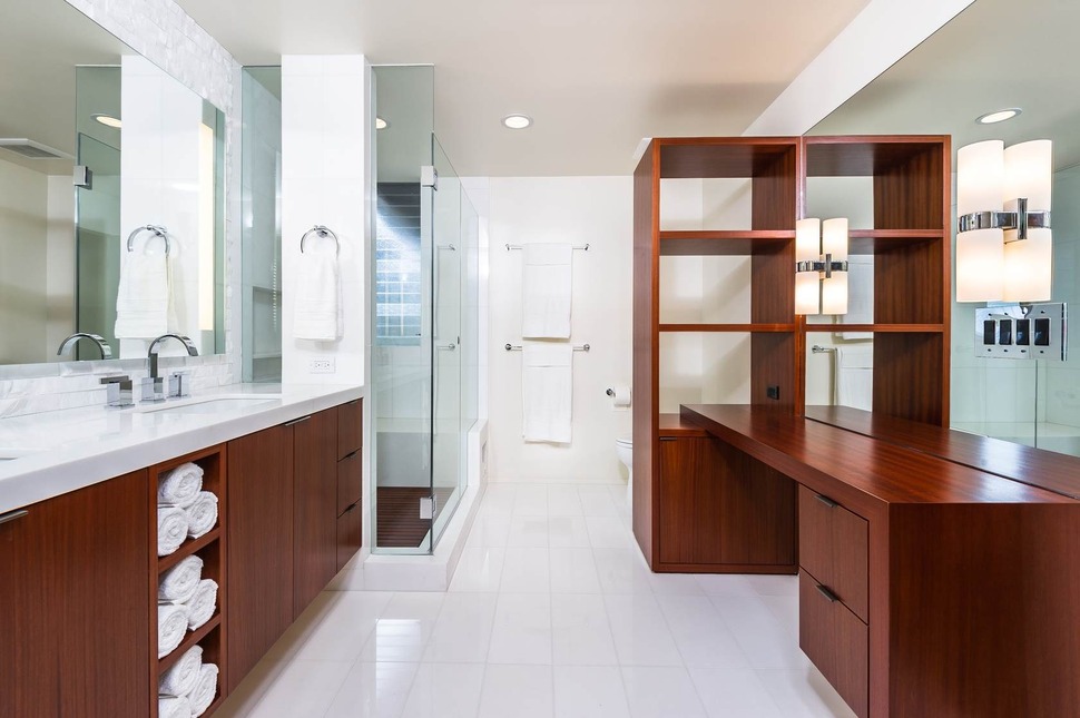 skillful-renovation-iconic-mid-century-los-angeles-residence-24-large-bathroom.jpg