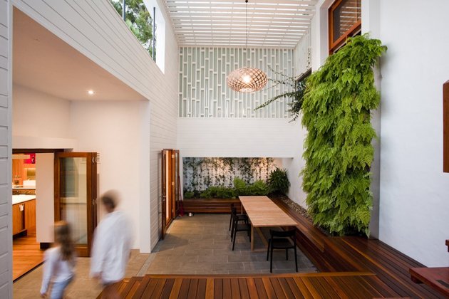 stunningly-reinvented-australian-home-features-towering-indoor-outdoor-courtyard-4-courtyard-straight.jpg
