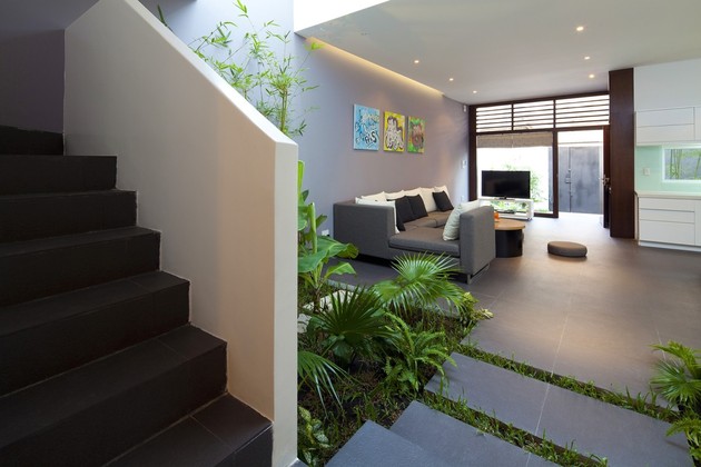 urban-vietnamese-house-combined-space-indoor-garden-15-stairs.jpg
