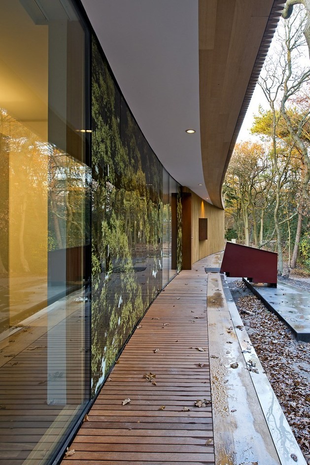 villa-k-curves-x-formation-through-oak-forest-netherlands-9-façade.jpg