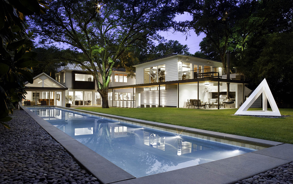 1940s-texan-home-restored-façade-contemporary-details-12-lap-pool.jpg