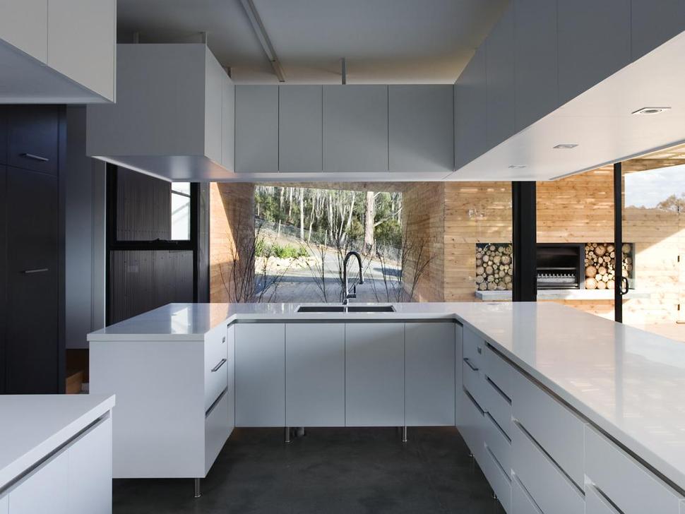 courtyard-house-built-for-severe-tasmanian-weather-12-kitchen.jpg