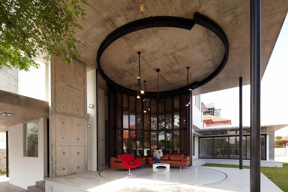 curved-stacking-glass-doors-surround-drum-shaped-room-voila-house-10-living.jpg