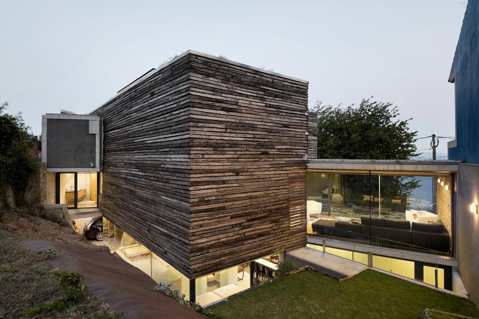energy-efficient-home-with-recycled-wood-exteriors-and-interiors-2.jpg